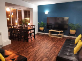 8 Bed Apartment Great for Working teams or Leisure